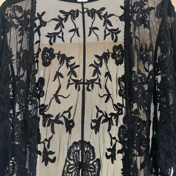 Elegant Black Lace Kimono - Picture 2 of 4